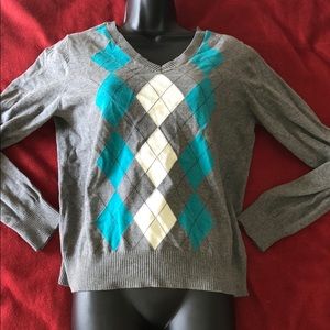 Grey V-Neck With Argyle Pattern on Front